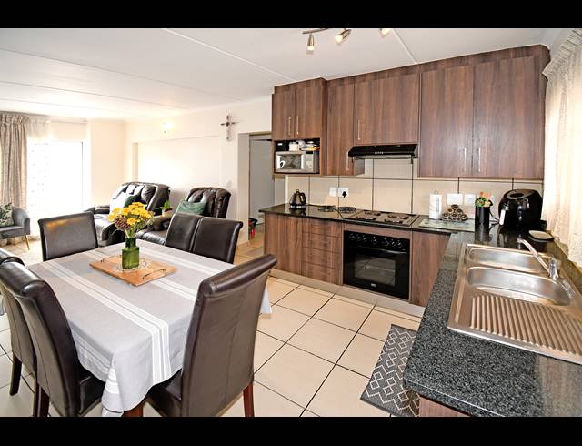 3 BEDROOM APARTMENT FOR SALE IN SUNNINGHILL